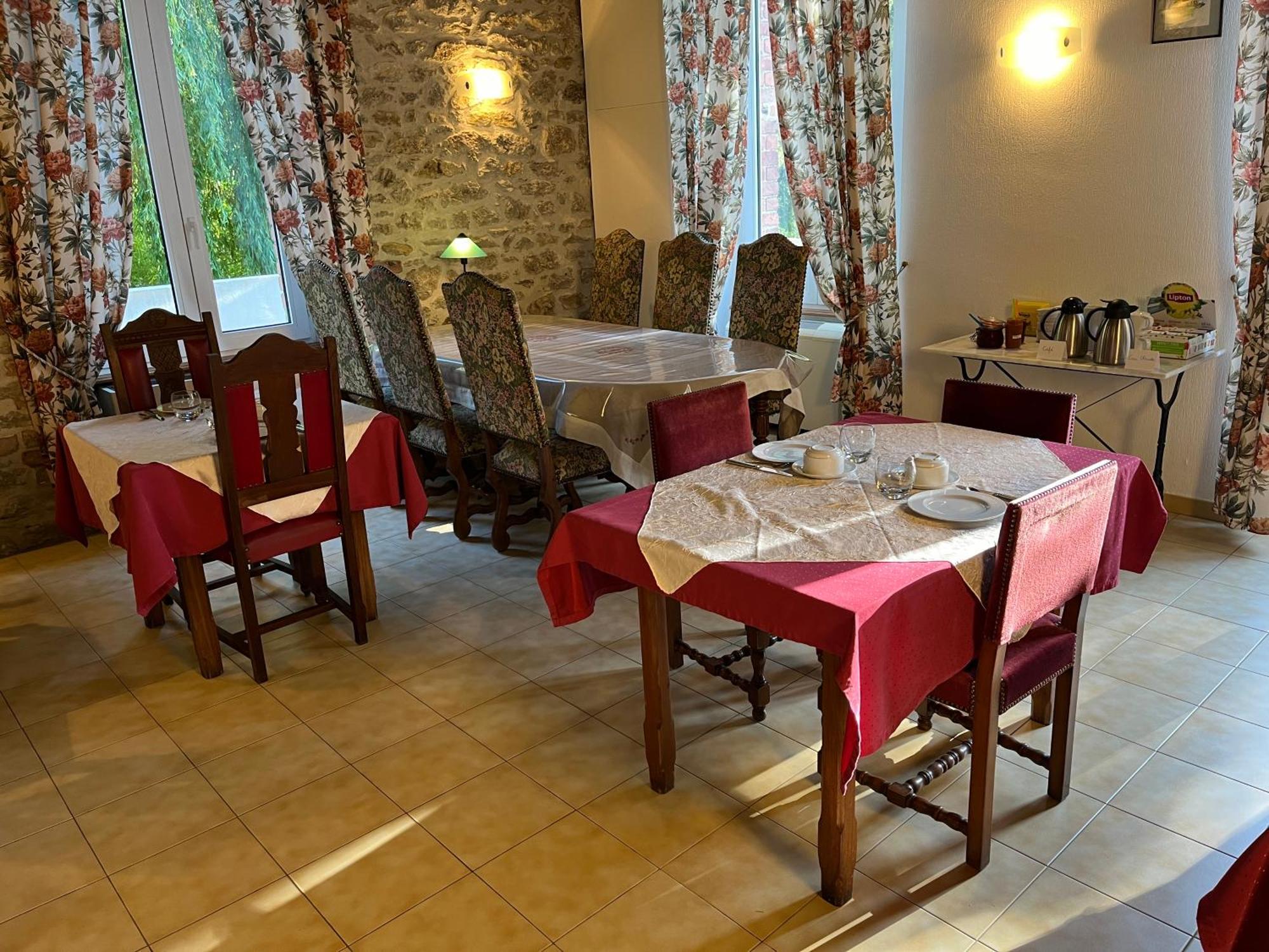 Chateau Lou Cante Perdrix 2* La Vernarede